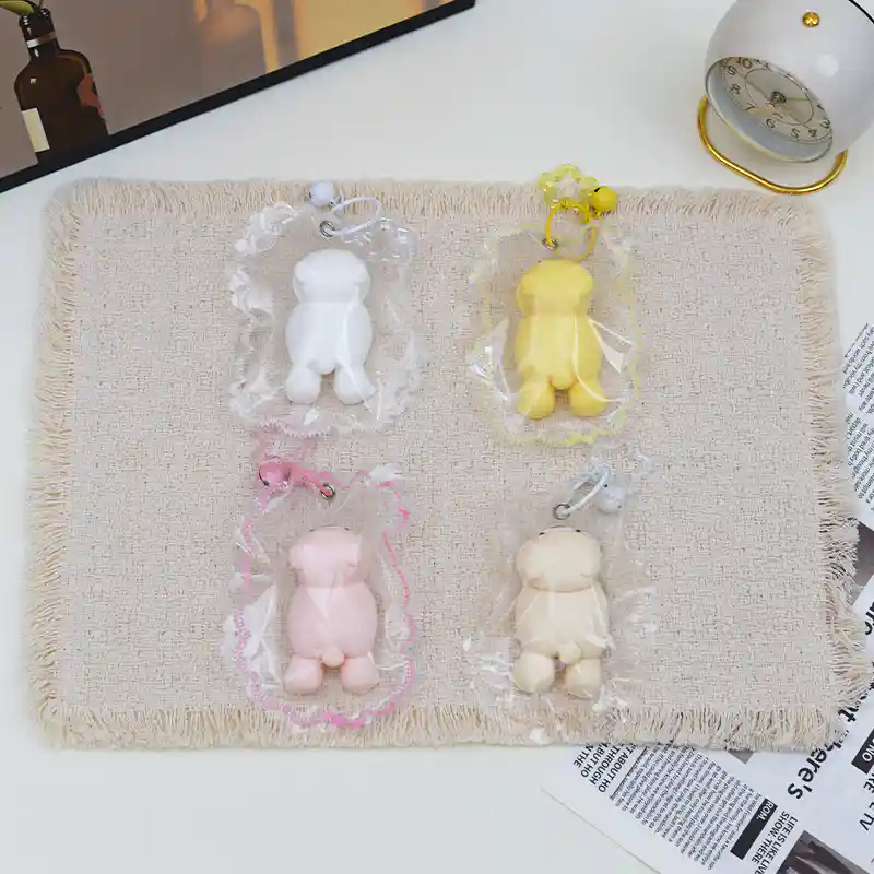 横たわるクマのスクイーズ